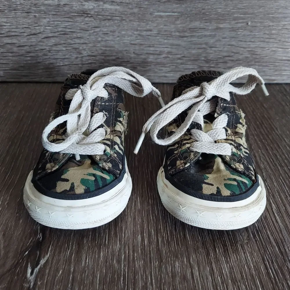 Converse One Star Chuck Taylor Infant 5 Low-Top Canvas Shoes Camouflage